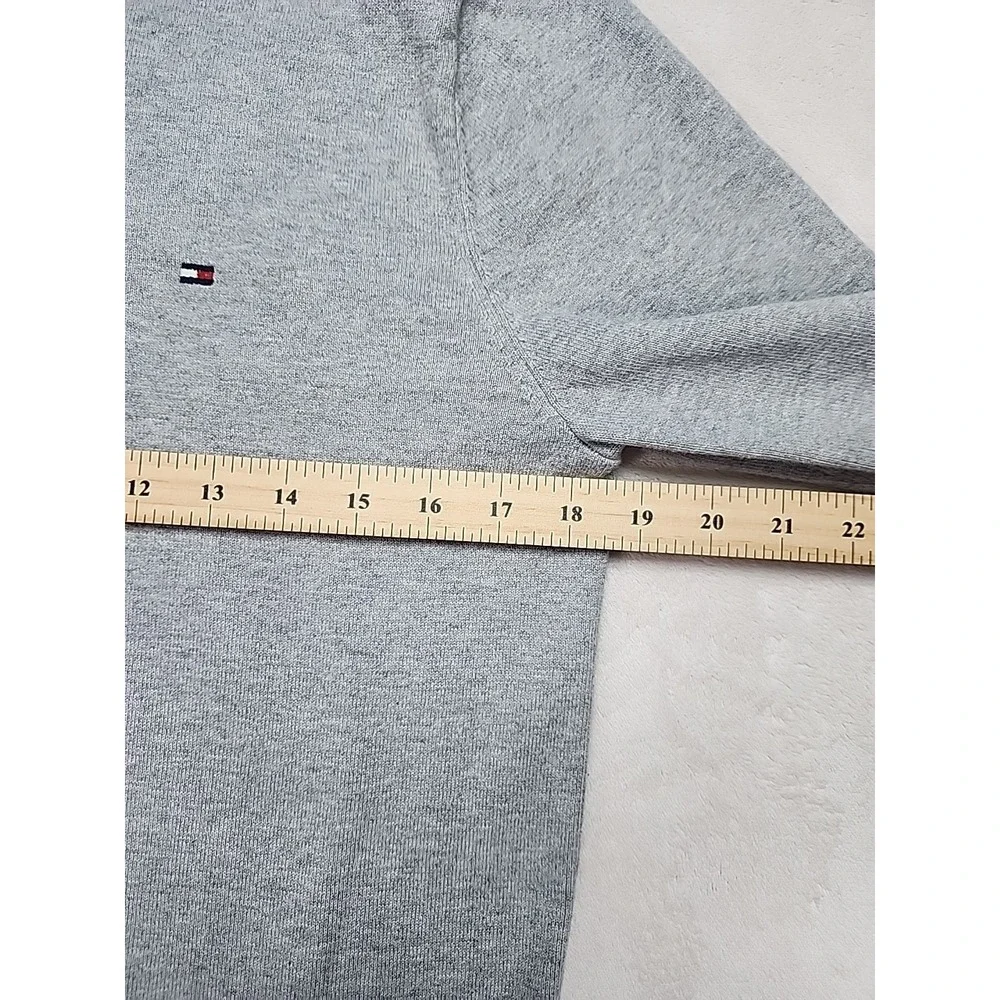 Tommy Hilfiger Grey Crewneck Sweater‎ Men's Size Medium